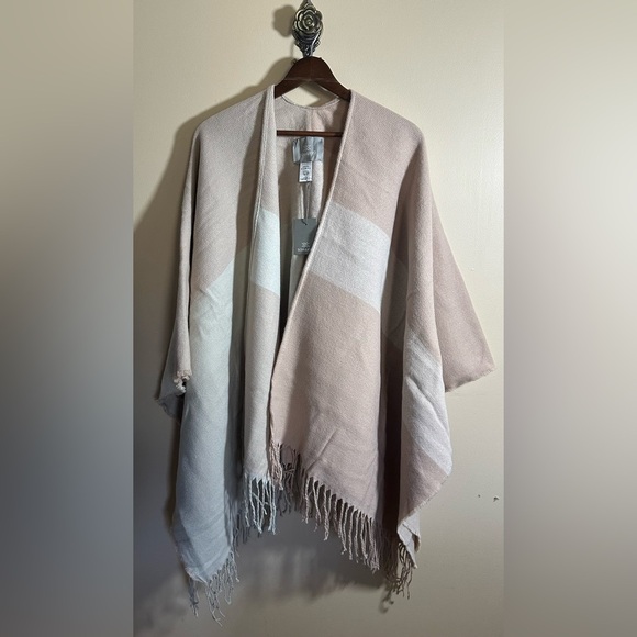 NWT Soia & Kyo - Light Pink & Cream Colorblocked Open Poncho W/ Scarf Hem OS - Picture 7 of 9